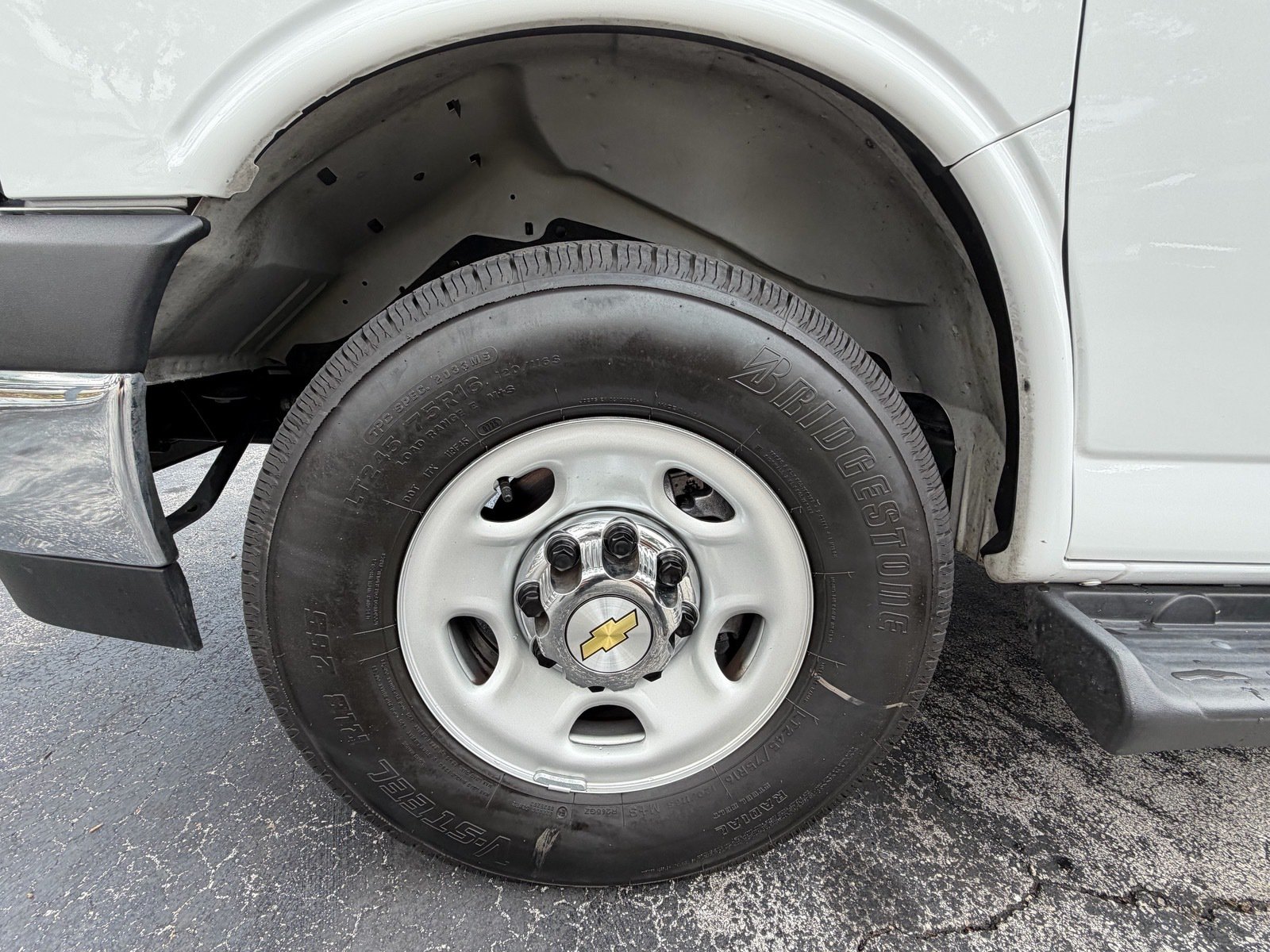 Used 2025 Chevrolet Express 3500 LT w/ LT Preferred Equipment Group RWD image 7
