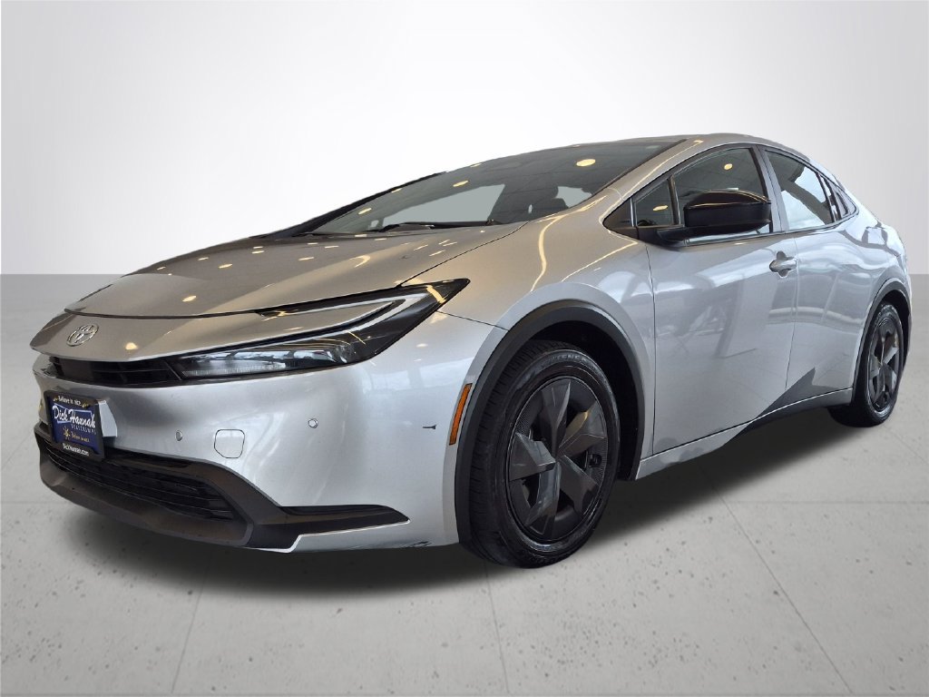 Used 2025 Toyota Prius LE FWD image 2