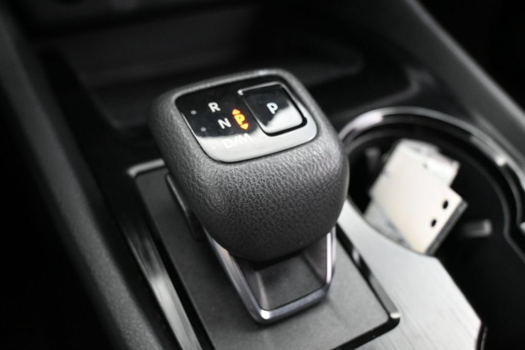 Used 2024 Nissan Rogue S FWD image 20