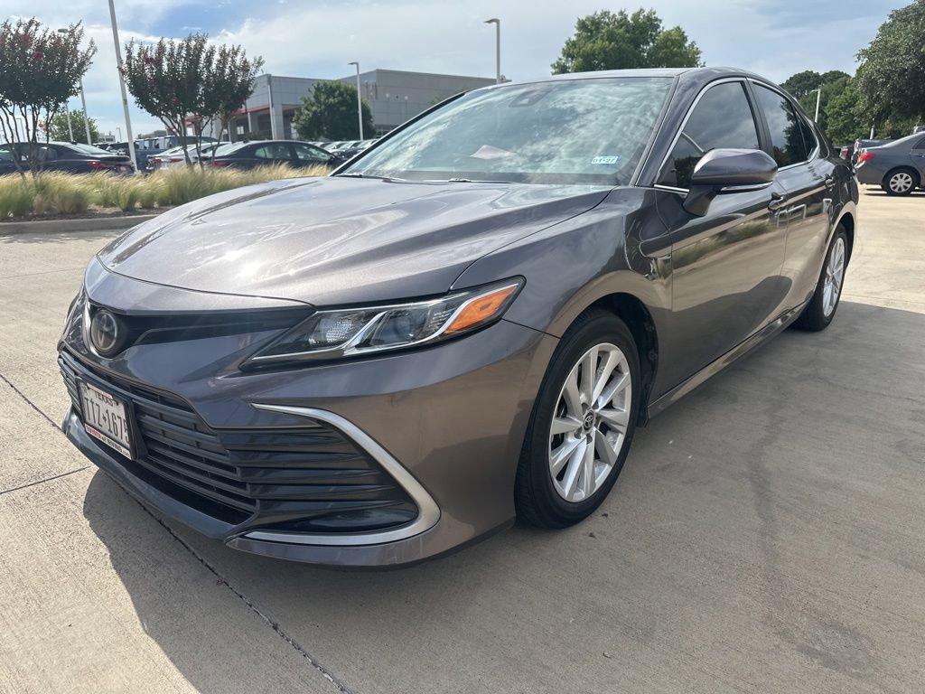 Used 2022 Toyota Camry LE w/ Convenience Package FWD image 4