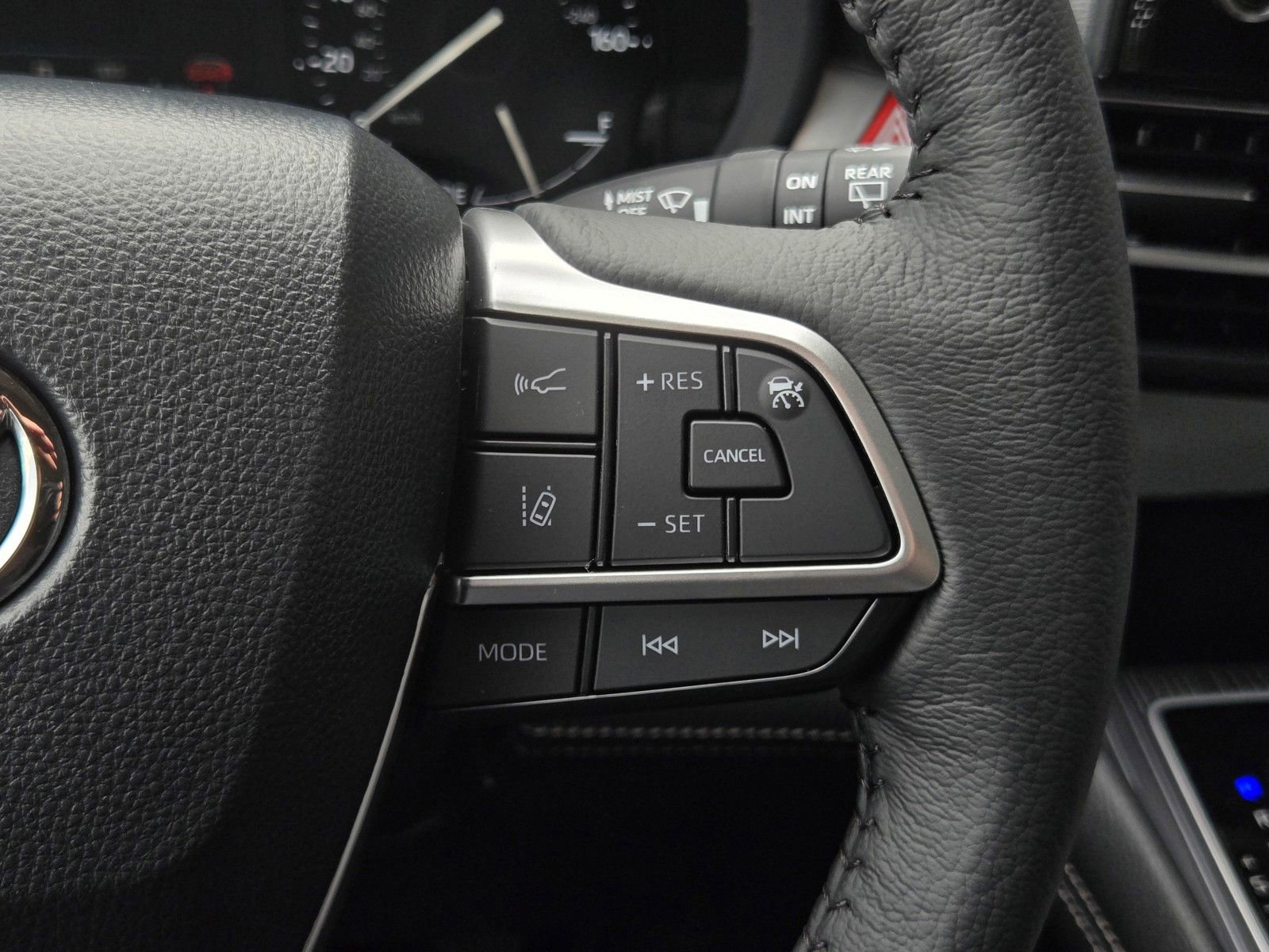 Used 2026 Toyota Sienna XLE image 19