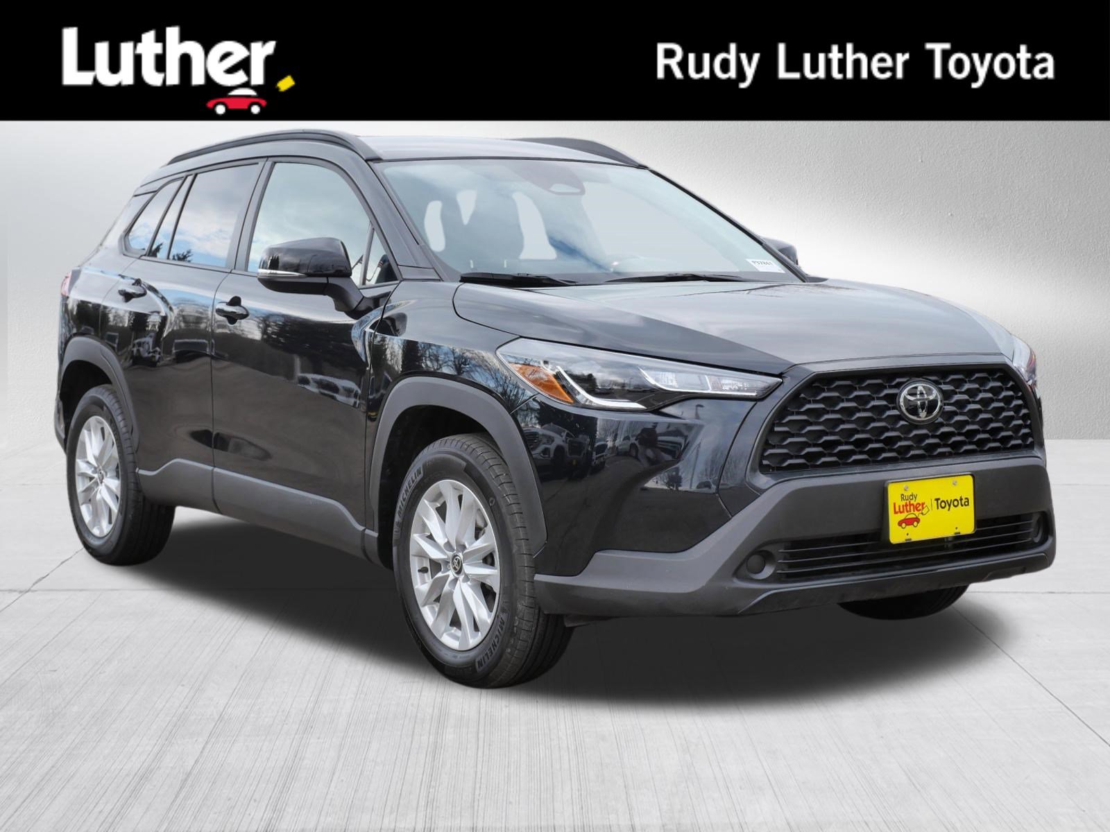 Certified 2025 Toyota Corolla Cross LE image 1