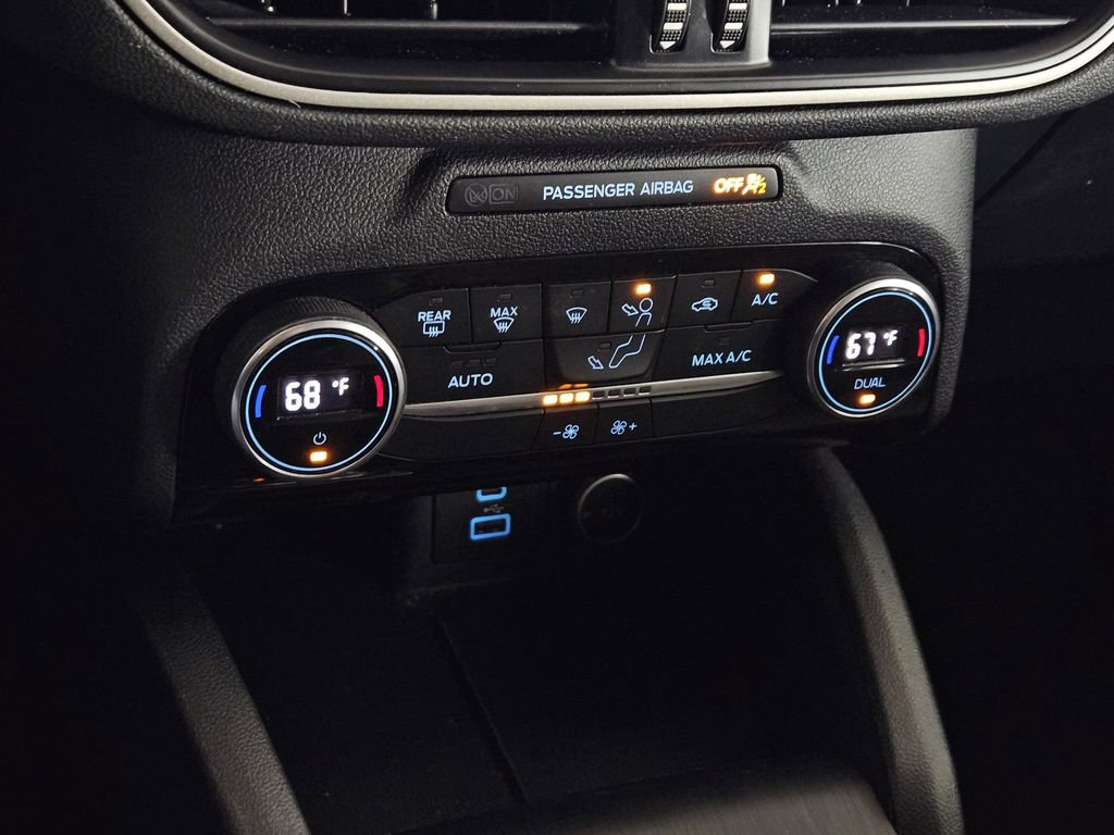 Used 2021 Ford Escape SE w/ SE Sport Appearance Package image 16