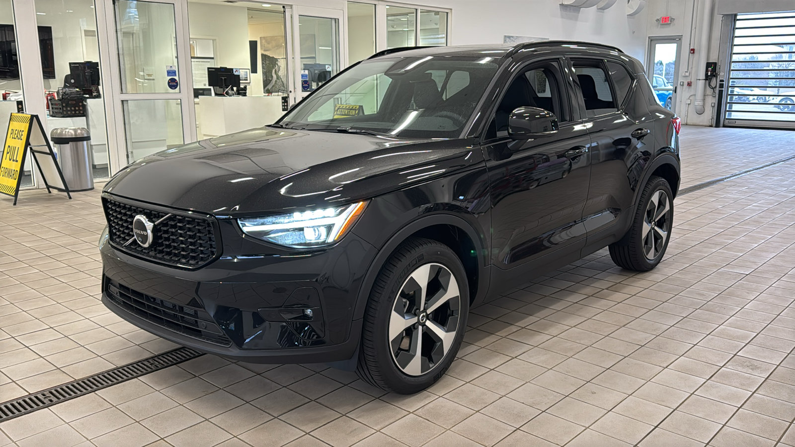 New 2026 Volvo XC40 B5 Plus w/ Climate Package AWD/4WD image 9