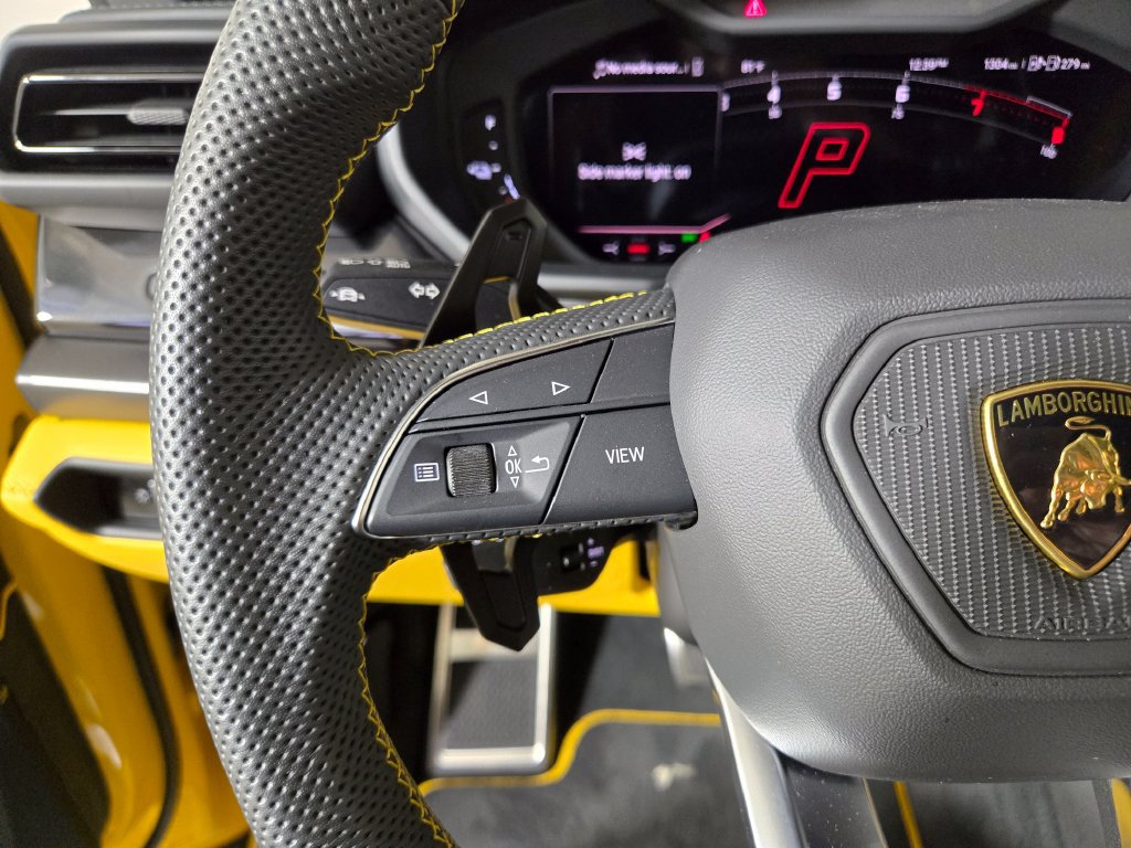 Used 2025 Lamborghini Urus SE AWD/4WD image 24