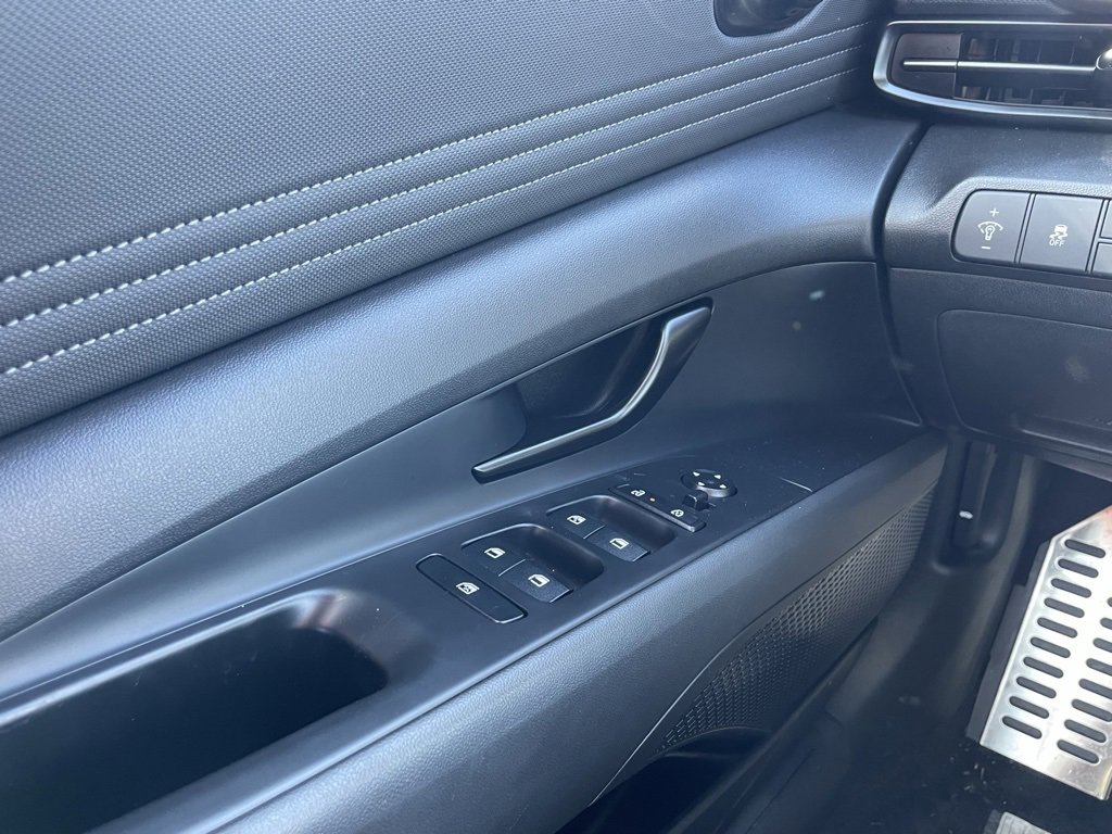 Used 2025 Hyundai Elantra Sport image 11