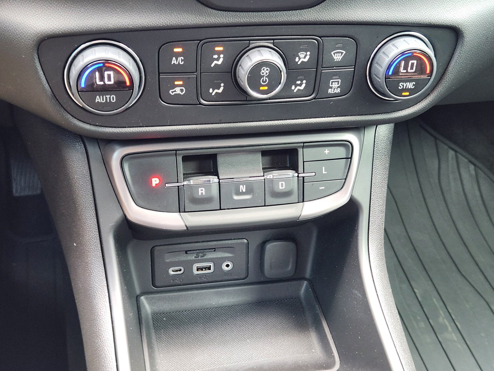 Used 2024 GMC Terrain AT4 w/ Infotainment Package II AWD/4WD image 15