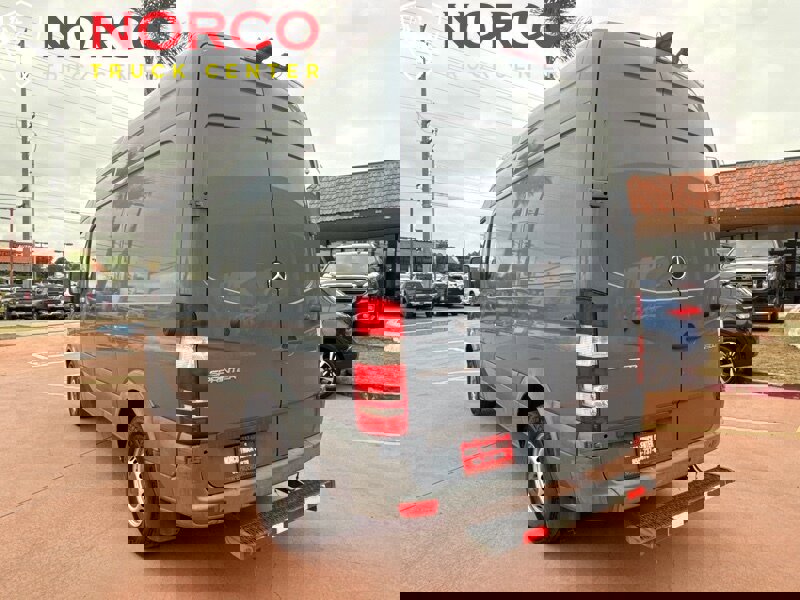 Used 2018 Mercedes-Benz Sprinter 2500 image 8