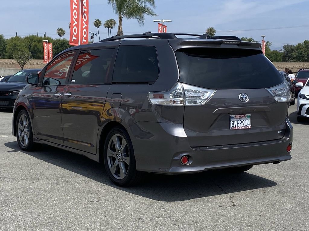 Certified 2019 Toyota Sienna SE FWD image 41