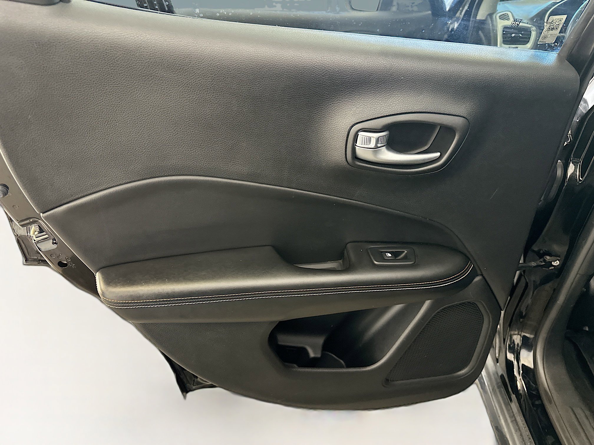 Used 2017 Jeep Compass Latitude AWD/4WD image 26