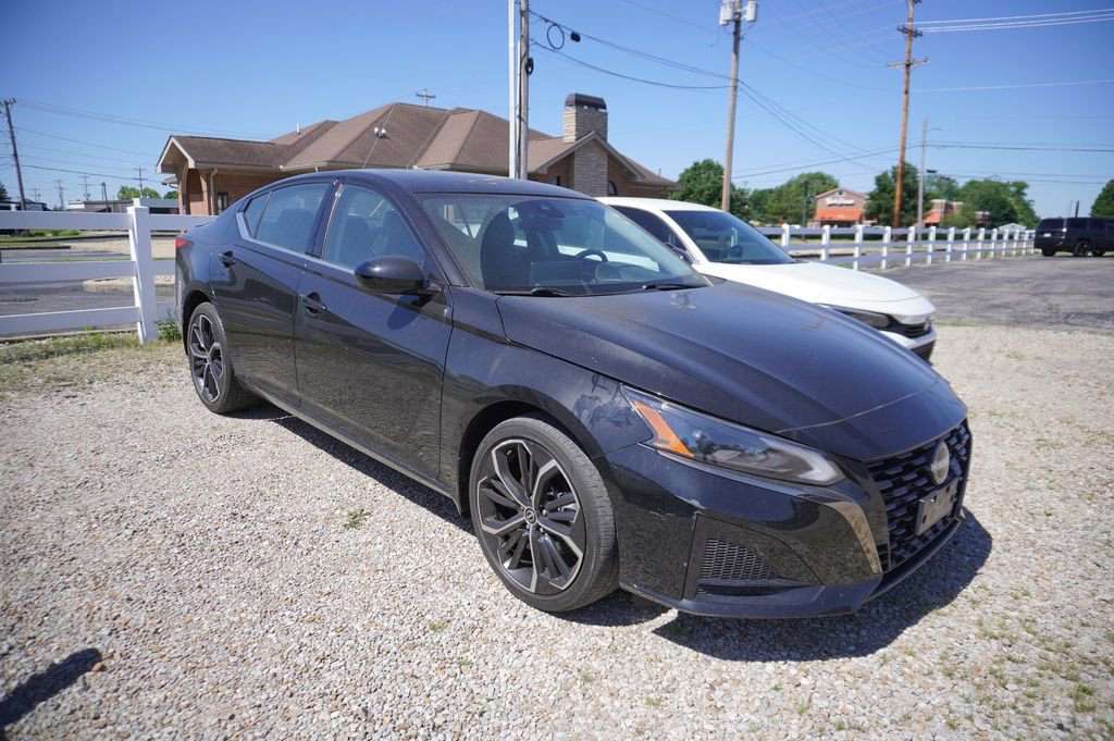 Used 2023 Nissan Altima 2.5 SR w/ SR Premium Package AWD/4WD image 10