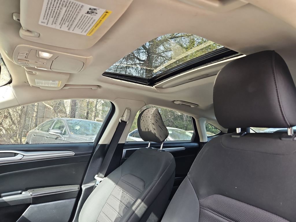 Used 2020 Ford Fusion SE image 23