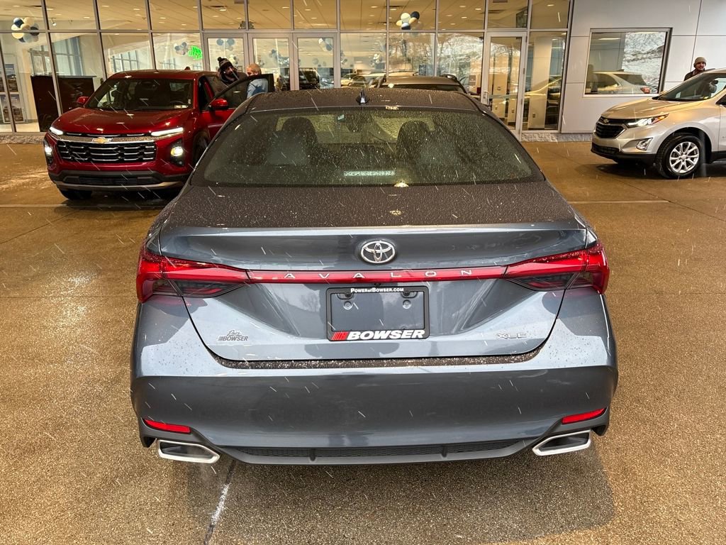 Used 2019 Toyota Avalon XLE w/ Moonroof Package image 4