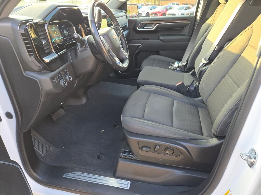 Used 2022 Chevrolet Silverado 1500 LT AWD/4WD image 24