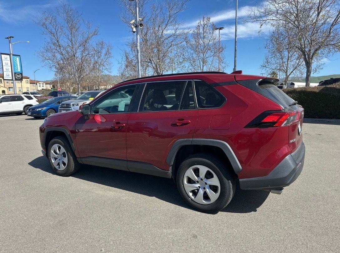Used 2021 Toyota RAV4 LE image 4