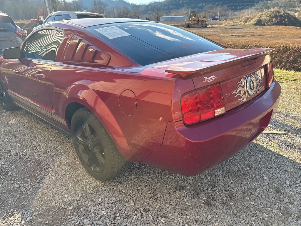 Used 2007 Ford Mustang Deluxe image 6