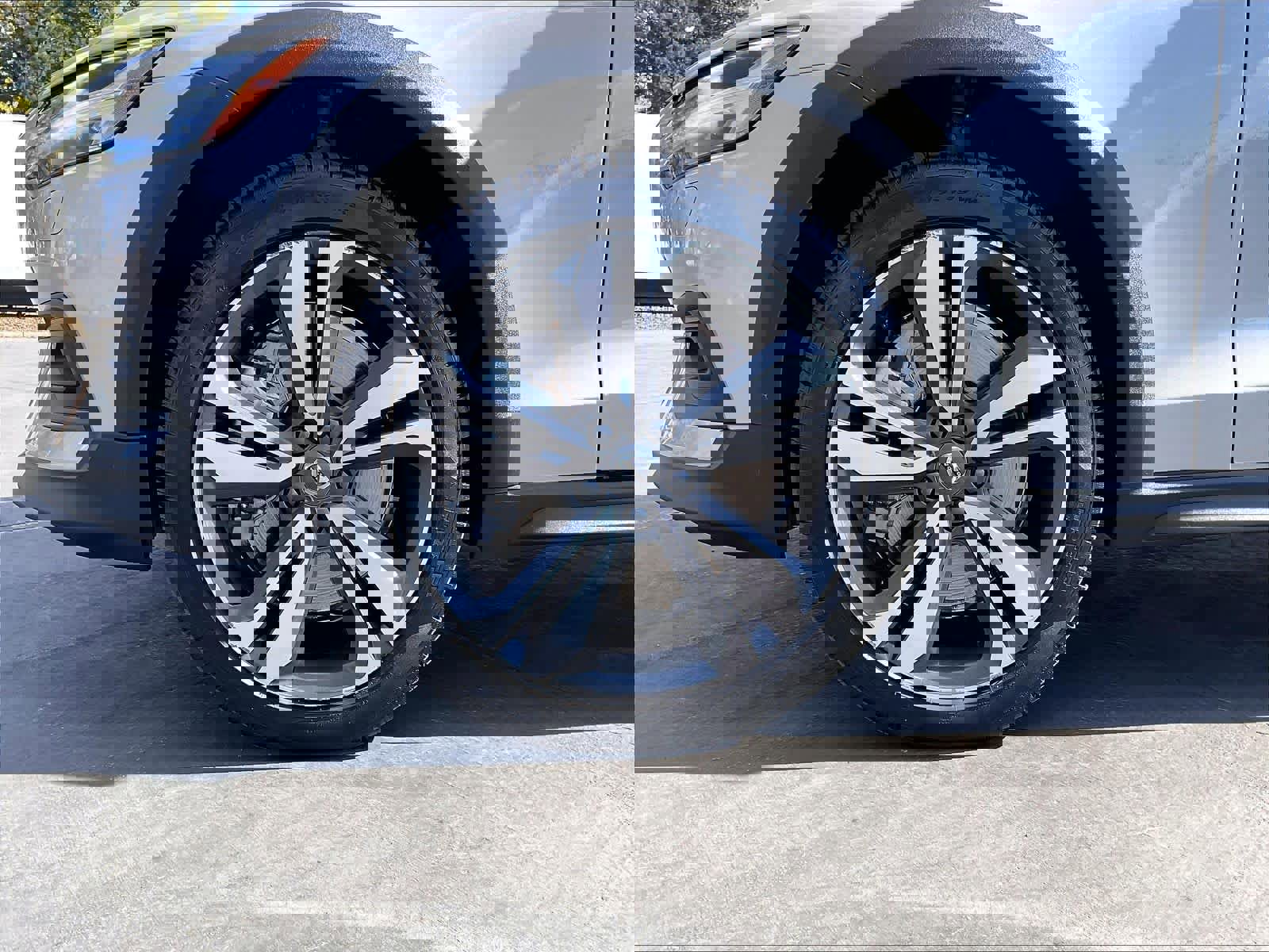 Used 2025 Volvo V60 B5 Cross Country Plus image 12