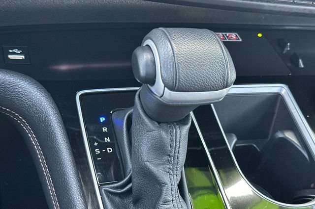 Used 2025 Toyota Sienna Limited image 26