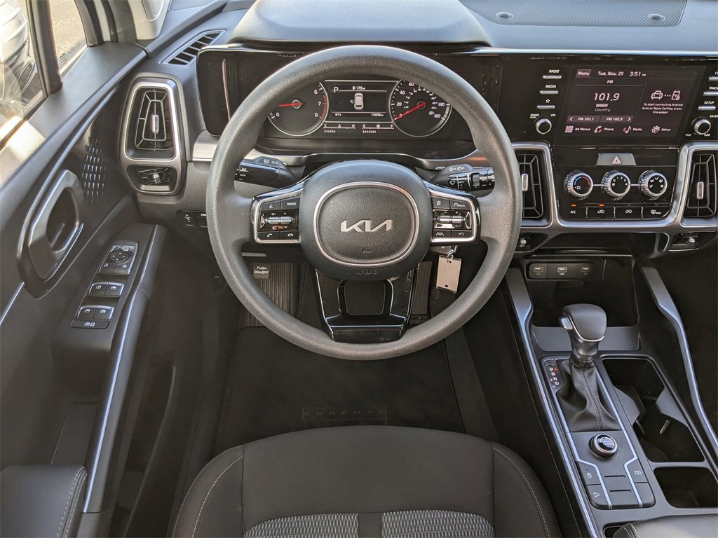 Used 2023 Kia Sorento LX image 25