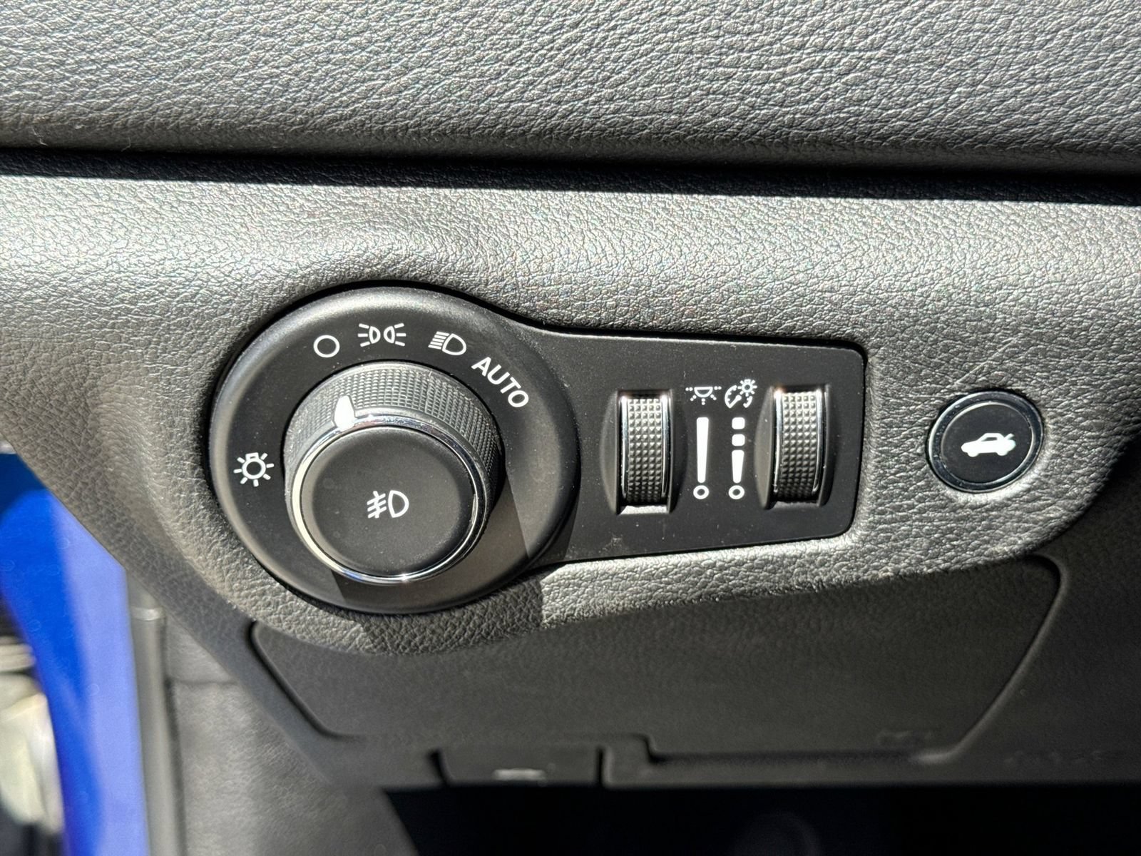 Used 2016 Chrysler 200 S FWD image 27