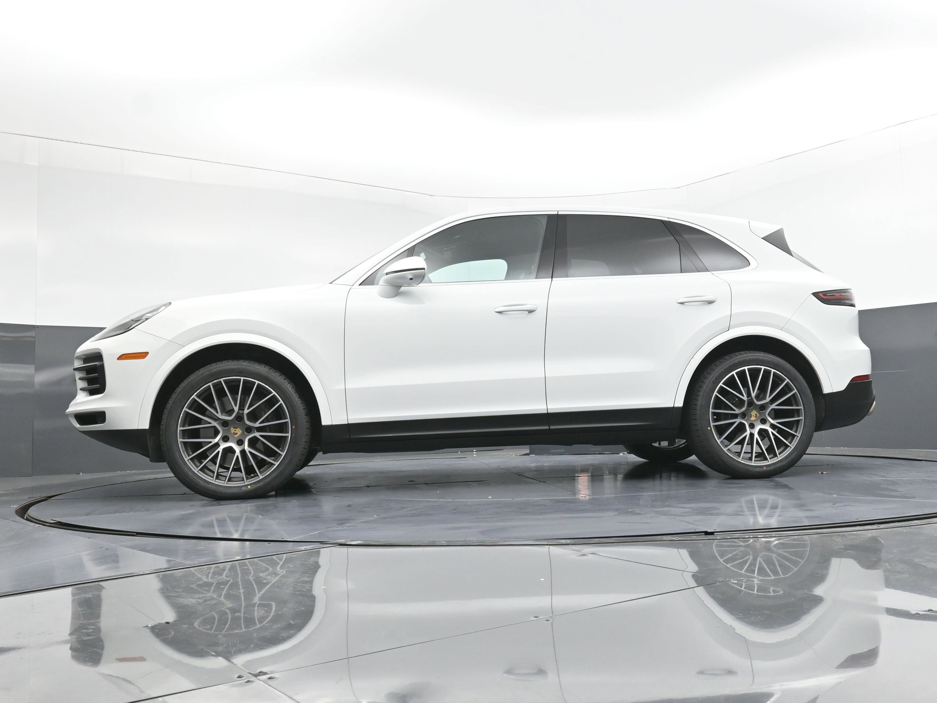 Used 2022 Porsche Cayenne image 31