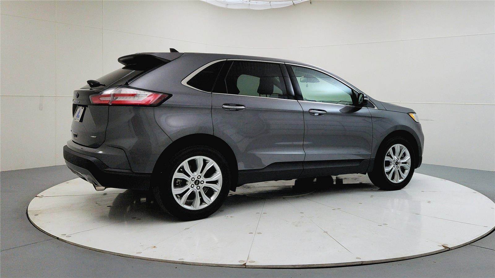 Used 2024 Ford Edge Titanium image 8