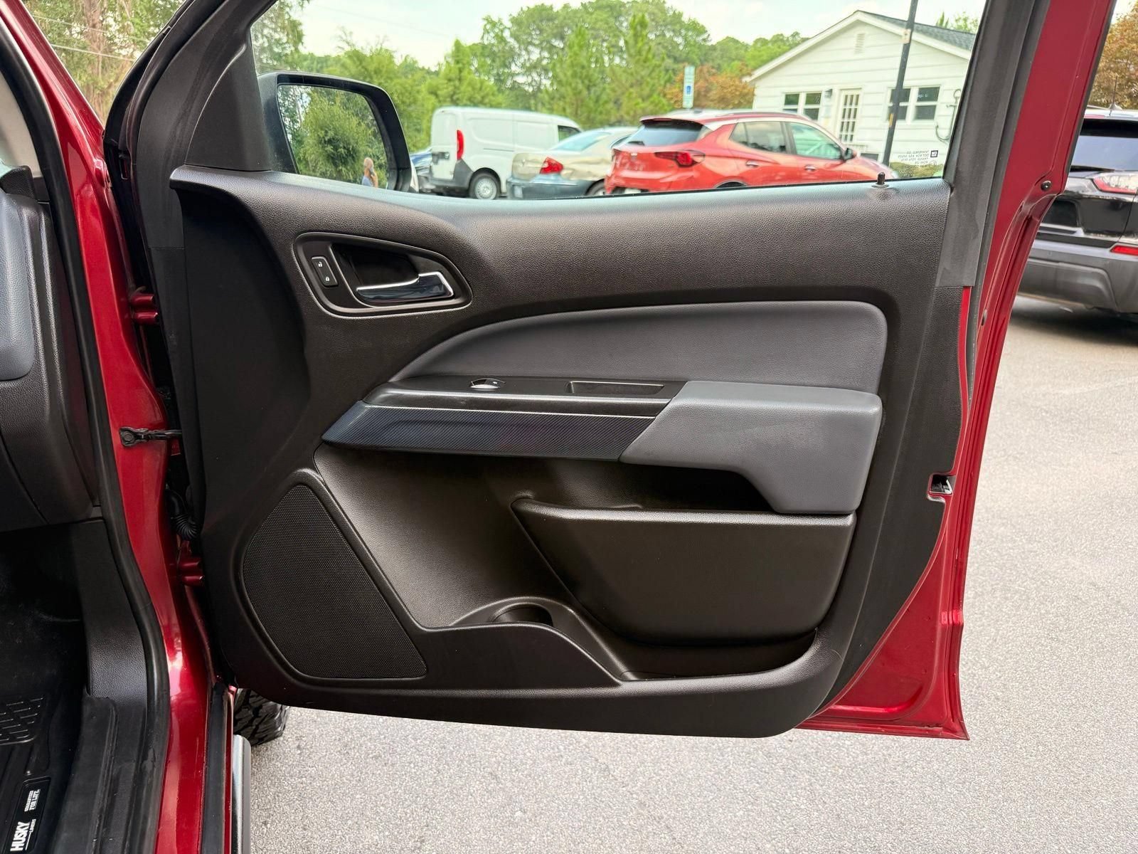 Used 2018 Chevrolet Colorado Z71 AWD/4WD image 19