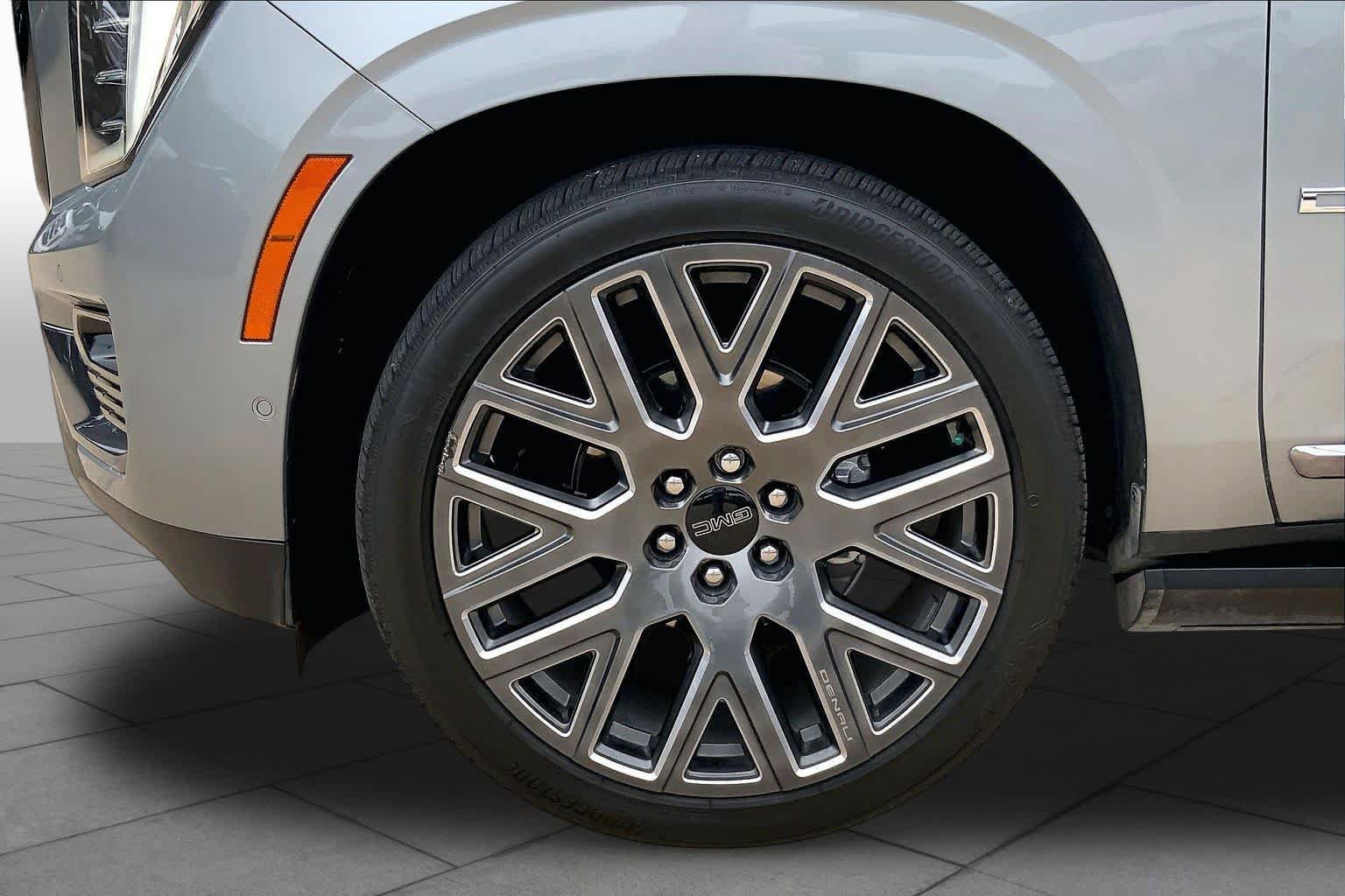 Certified 2025 GMC Yukon Denali Ultimate AWD/4WD image 11