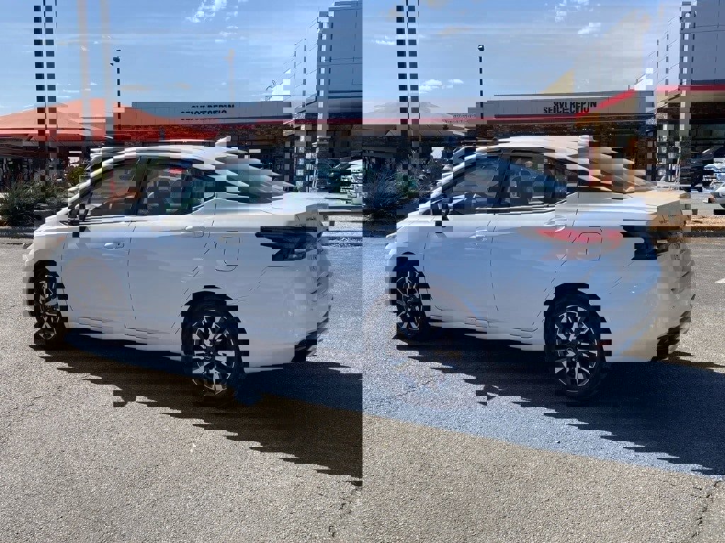 Used 2025 Nissan Versa SV image 7