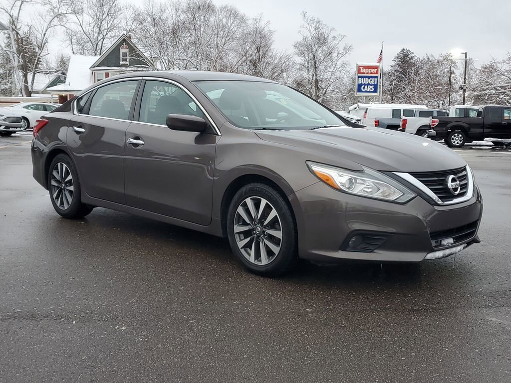 Used 2017 Nissan Altima 2.5 SV image 2