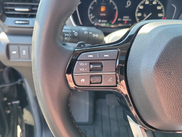 Certified 2025 Honda Pilot Touring image 18