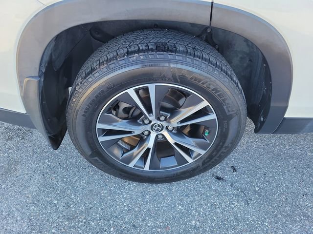 Used 2019 Toyota Highlander Plus AWD/4WD image 7