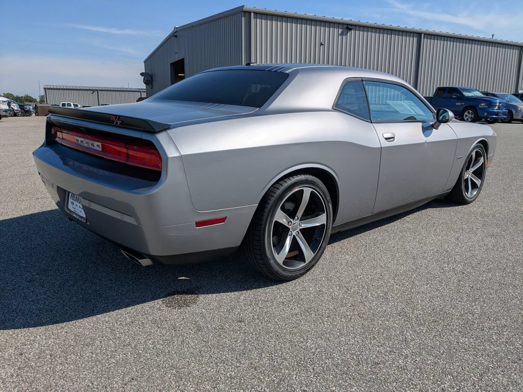 Used 2014 Dodge Challenger R/T RWD image 4