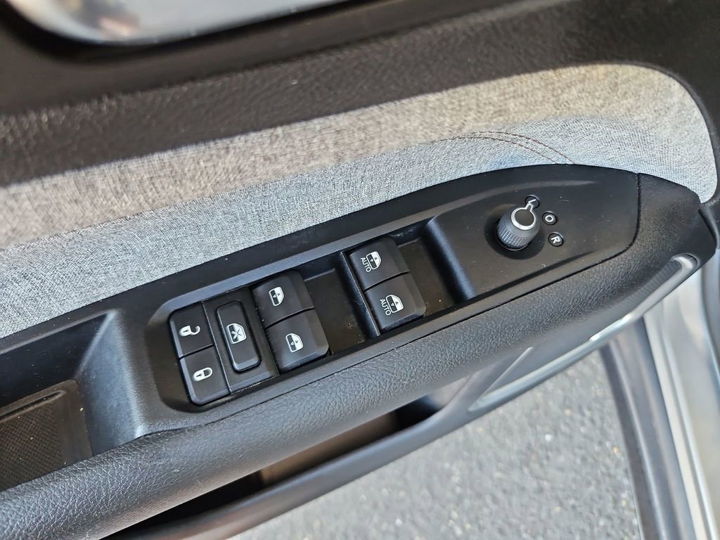 Used 2022 Jeep Compass Latitude w/ Sun and Sound Group AWD/4WD image 27