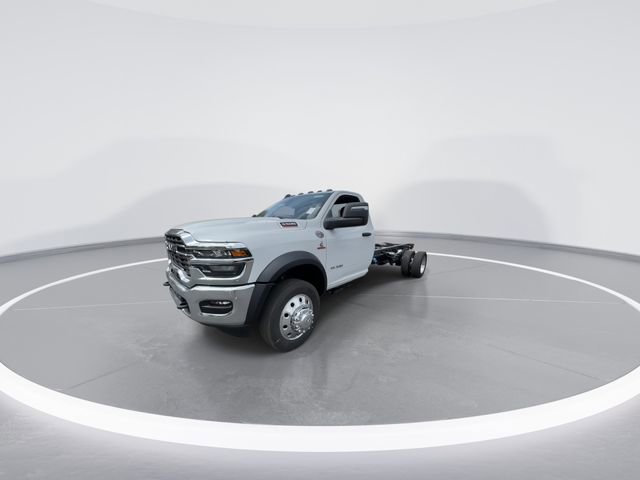 New 2025 RAM 5500 4x4 Regular Cab image 4