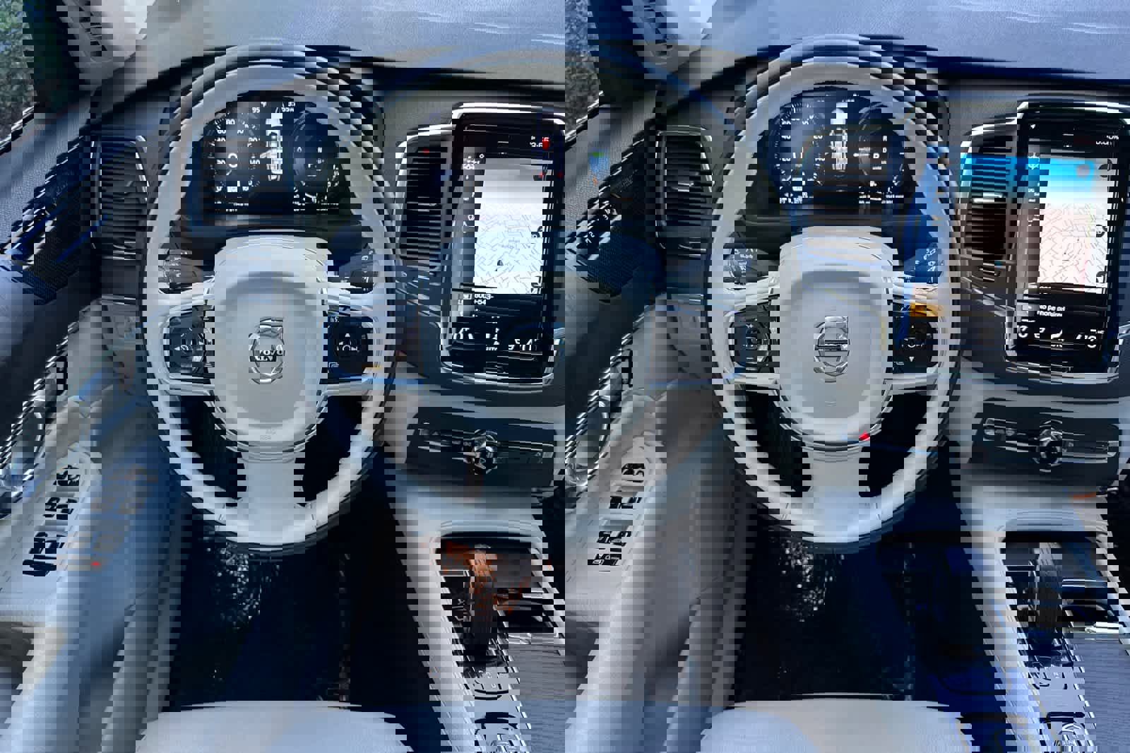 Used 2020 Volvo XC90 T8 Momentum w/ Protection Package Premier image 15