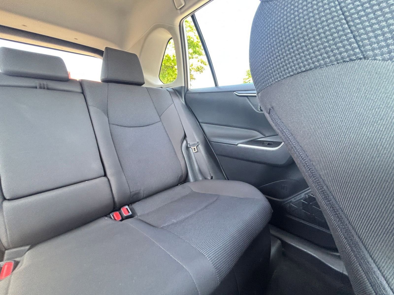 Used 2025 Toyota RAV4 LE AWD/4WD image 37