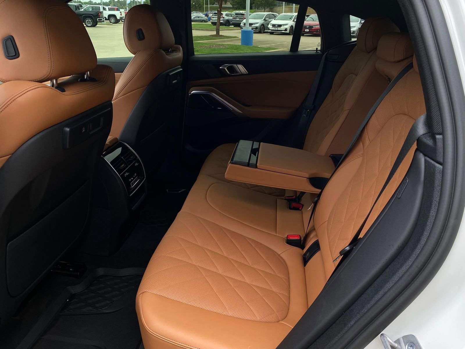Used 2023 BMW X6 xDrive40i w/ M Sport Package AWD/4WD image 28