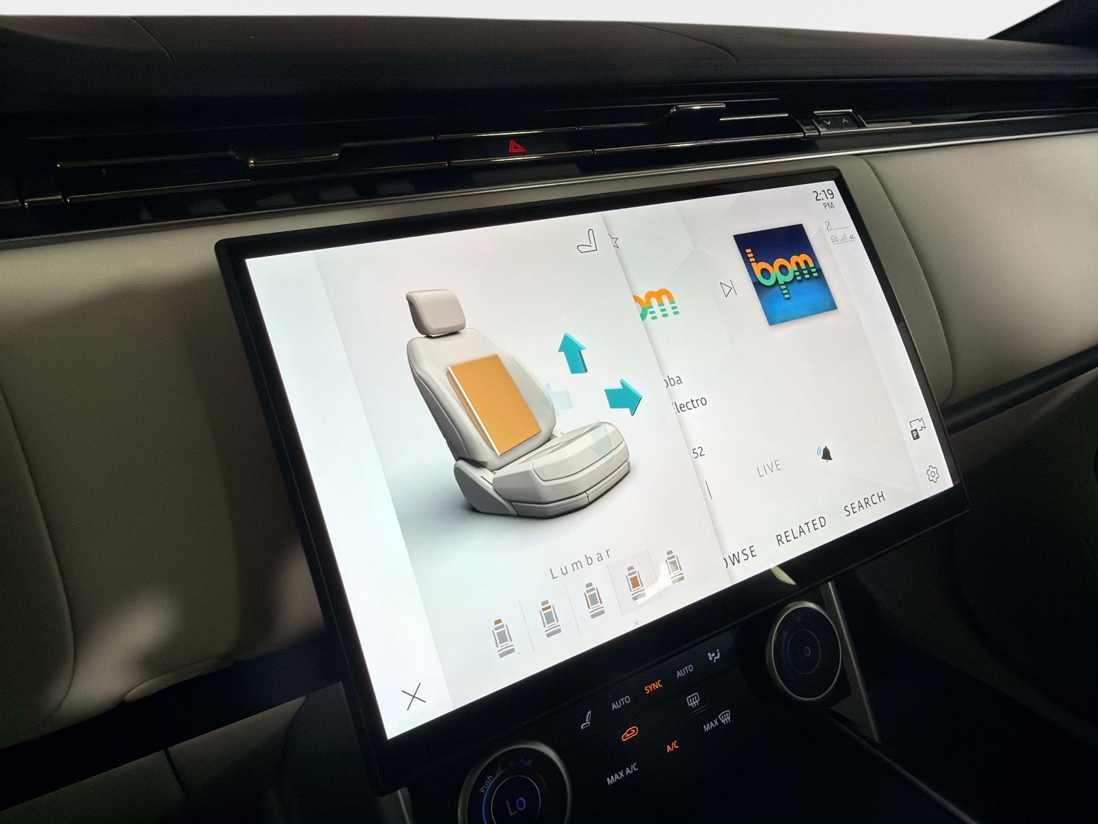 Used 2023 Land Rover Range Rover SE image 43