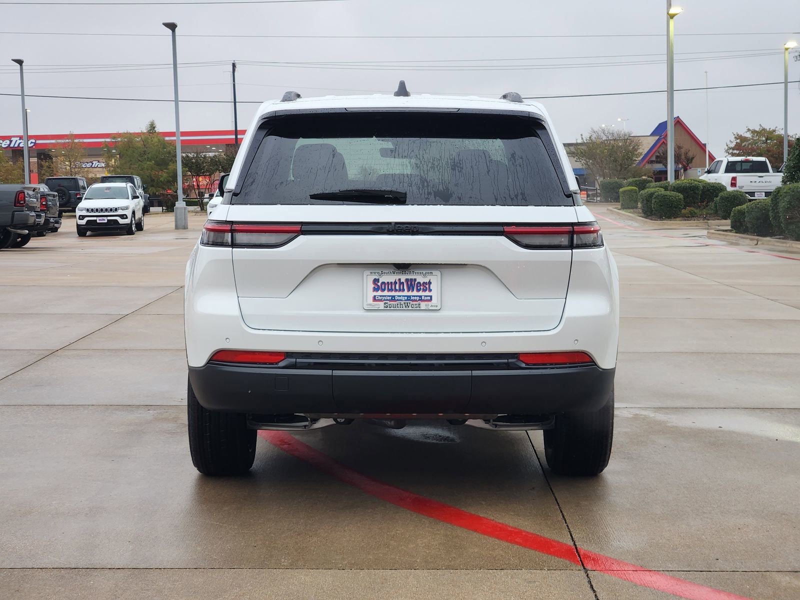 New 2025 Jeep Grand Cherokee Altitude image 8