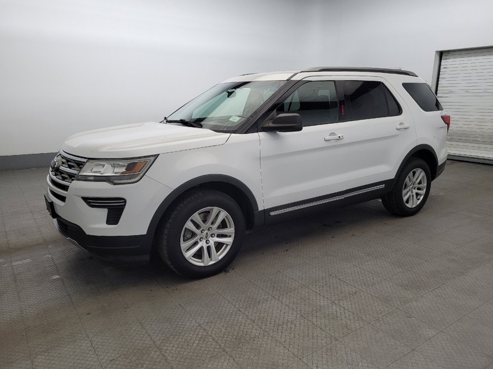Used 2018 Ford Explorer XLT image 2