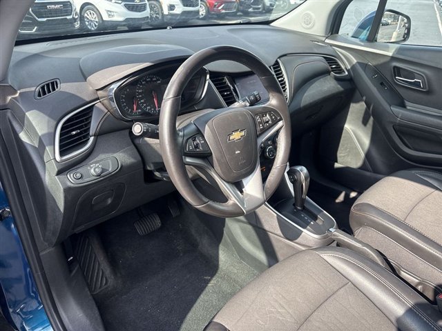Certified 2020 Chevrolet Trax LT w/ LT Convenience Package FWD image 10