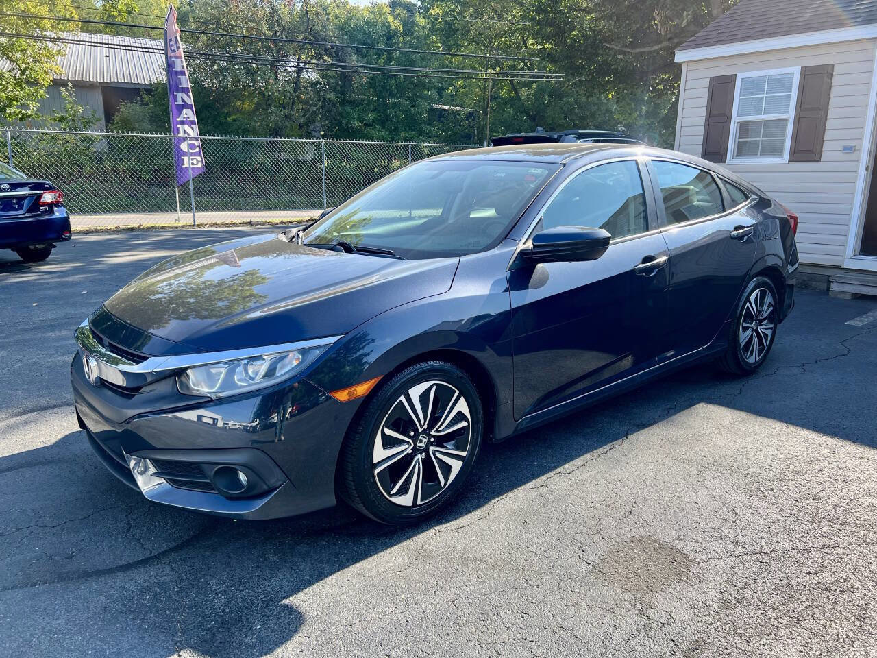 Used 2017 Honda Civic EX-L image 2