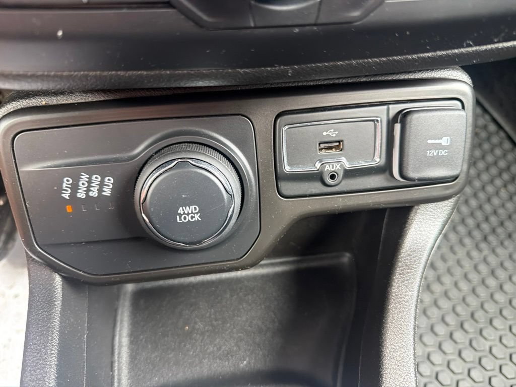 Used 2020 Jeep Renegade Altitude AWD/4WD image 17