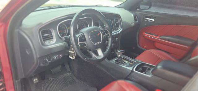 Used 2017 Dodge Charger SXT w/ Plus Group RWD image 13