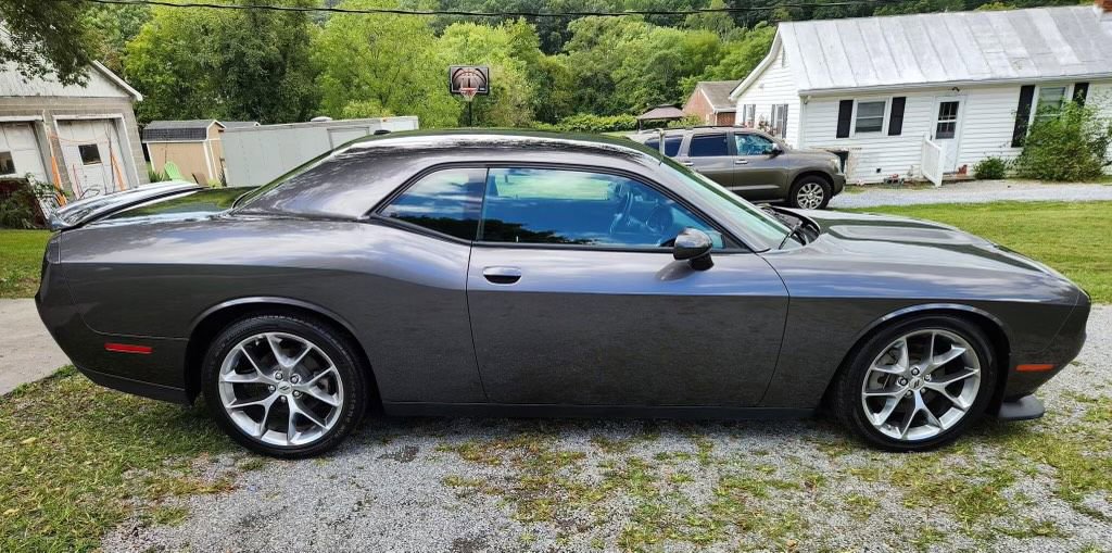 Used 2022 Dodge Challenger GT image 3