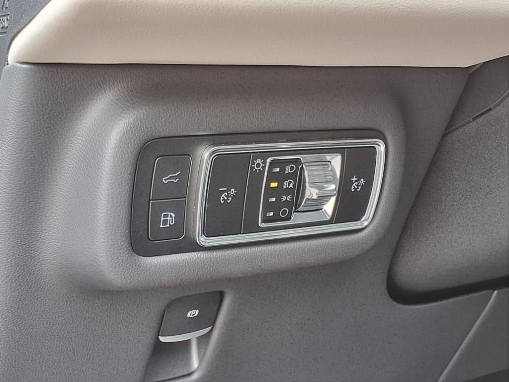 New 2025 Lincoln Nautilus Reserve AWD/4WD image 16