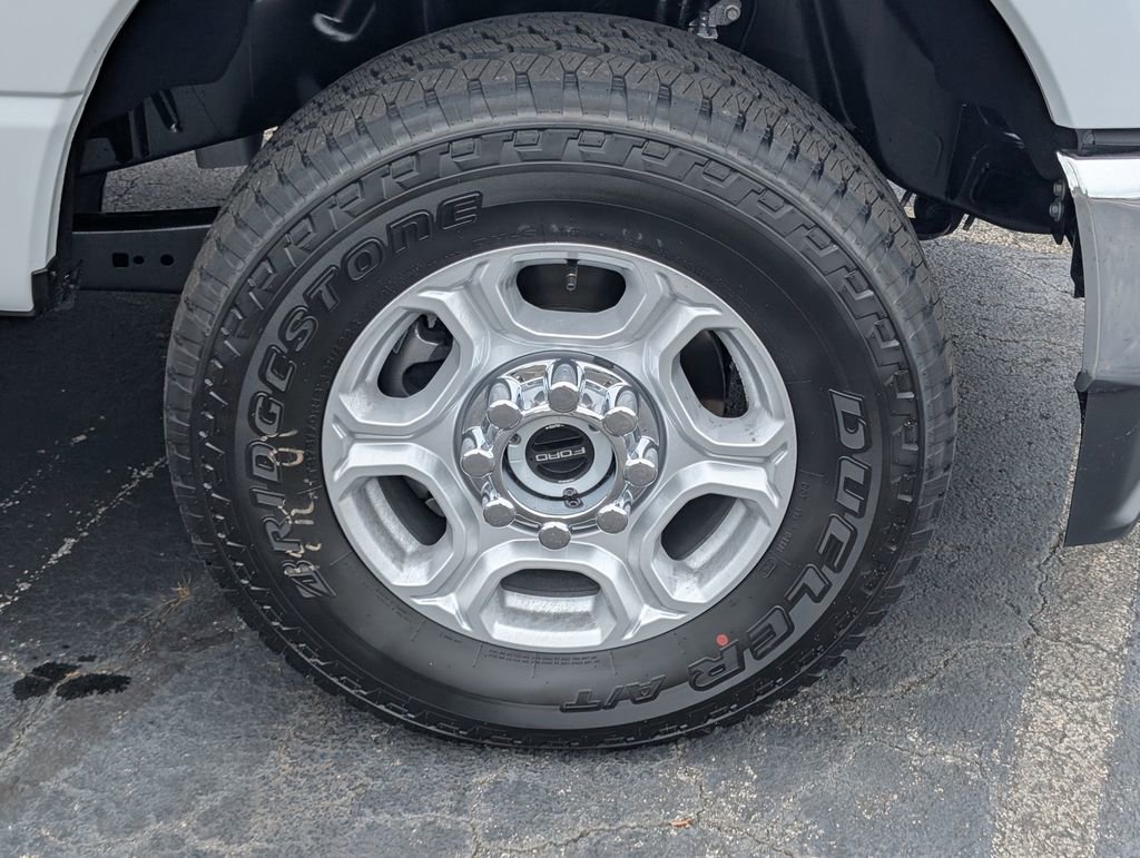 New 2026 Ford F350 XLT w/ FX4 Off-Road Package image 18