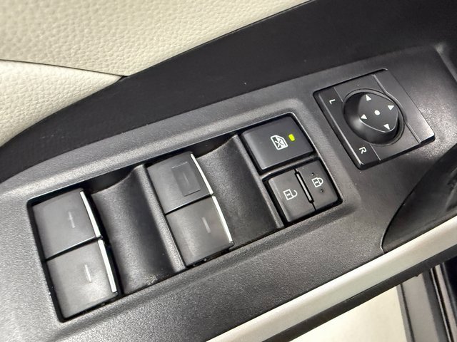 Used 2022 Toyota RAV4 XLE Premium image 28