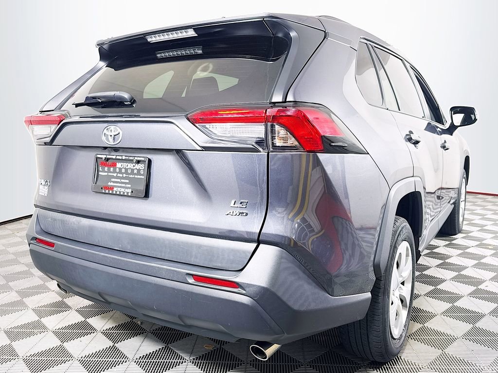 Used 2020 Toyota RAV4 LE w/ Carpet Mat Package image 7